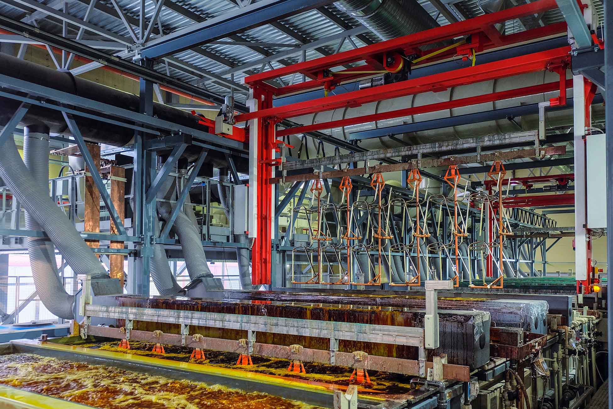 Electroplating line with tanks and metal part racks