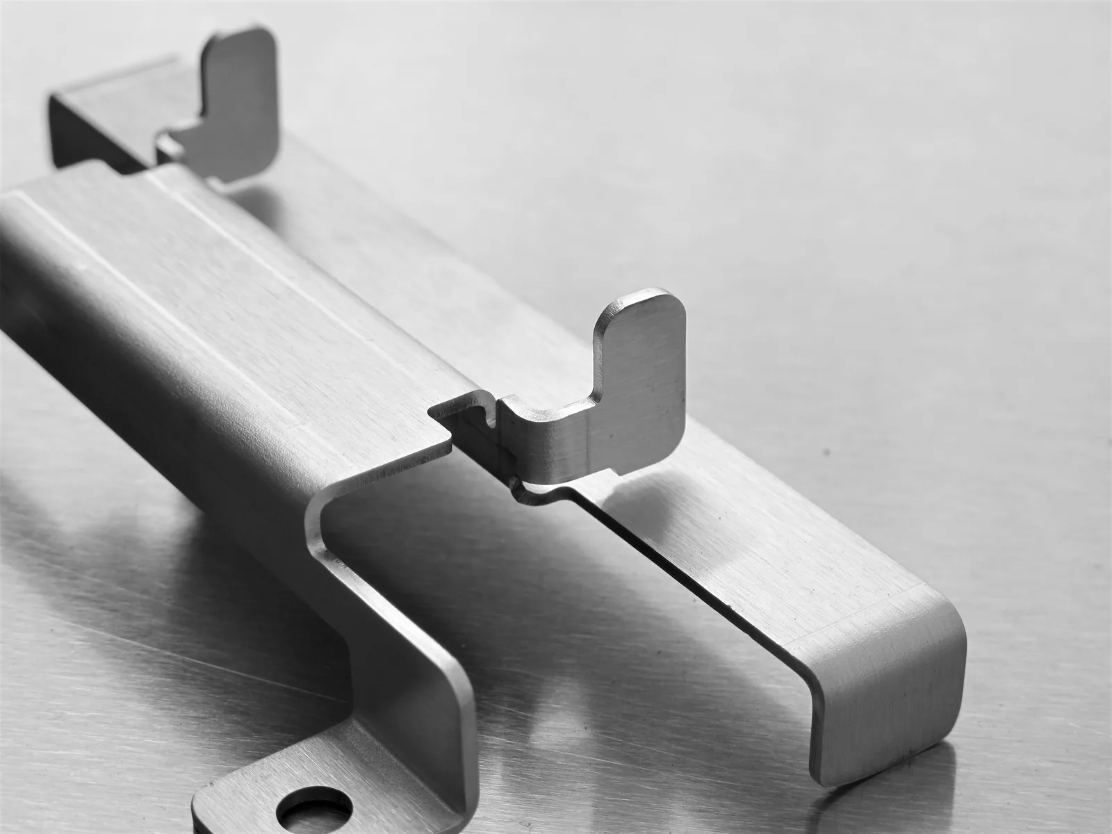 Aluminium profiles prepared for surface finishing